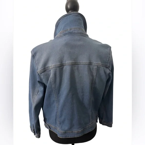 NWT Tahari Women's Blue Denim Jacket with Button Front Petite Small - Picture 2 of 8